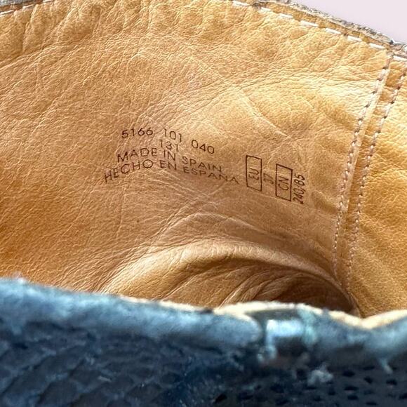 Zara Black Textured Ankle Boots - Picture 10 of 11